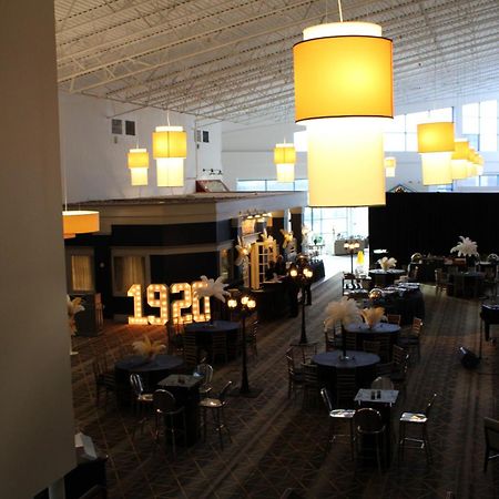 Gateway Hotel & Convention Center Flint Buitenkant foto