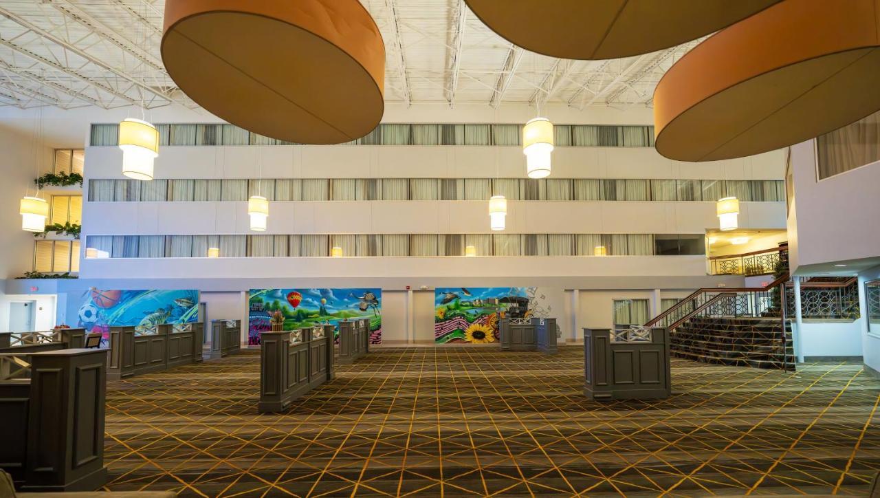 Gateway Hotel & Convention Center Flint Buitenkant foto