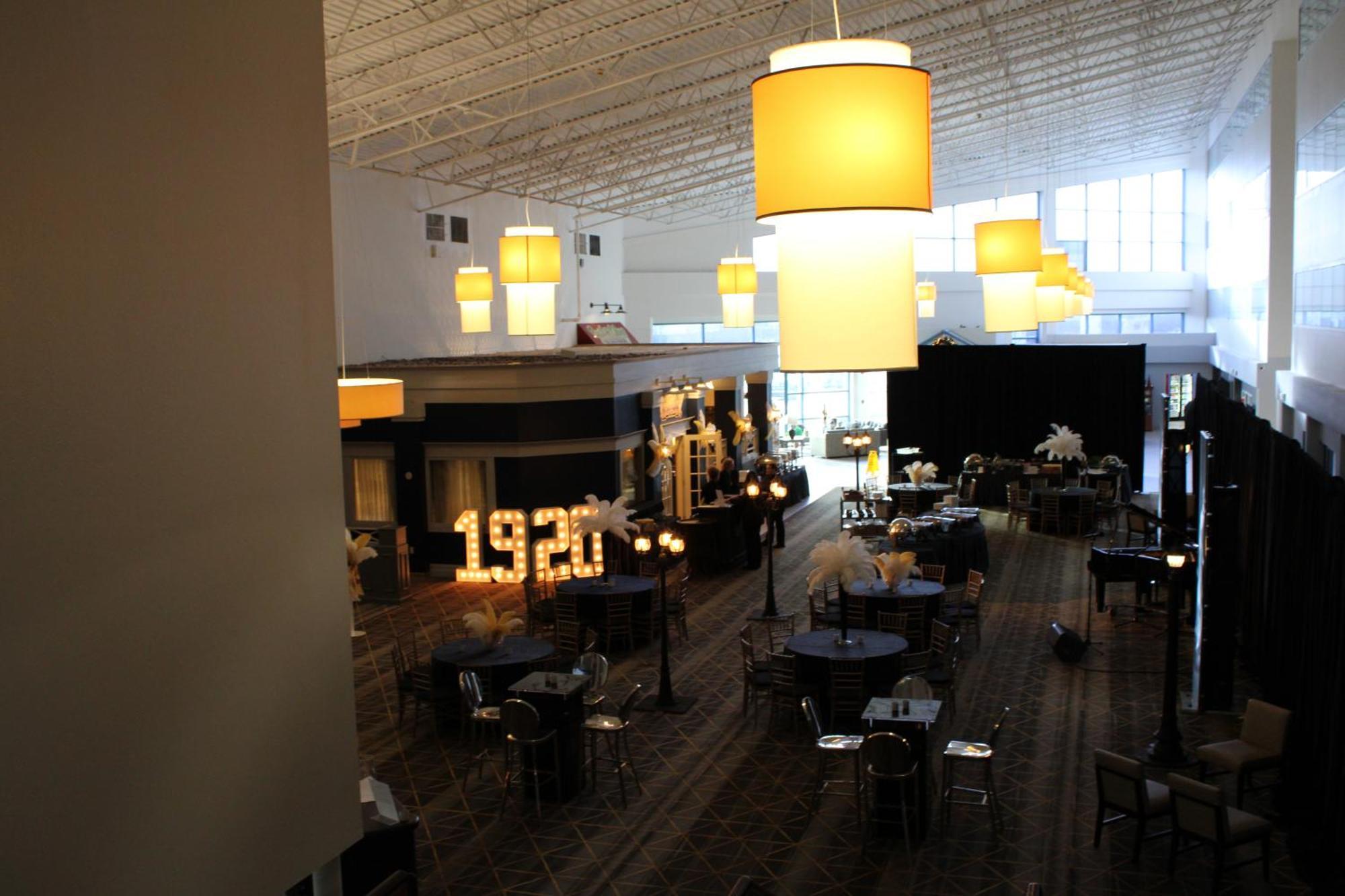 Gateway Hotel & Convention Center Flint Buitenkant foto